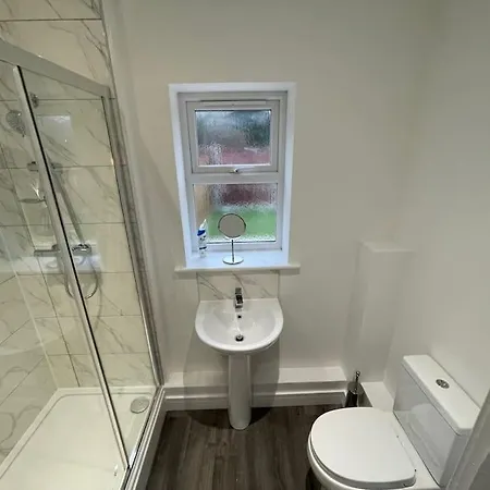 Harrystoke 1 Bedroom Studio, Free Parking & Garden *