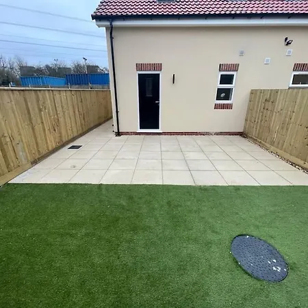Апартаменты Harrystoke 1 Bedroom Studio, Free Parking & Garden Бристоль