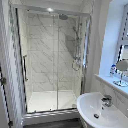 Harrystoke 1 Bedroom Studio, Free Parking & Garden *