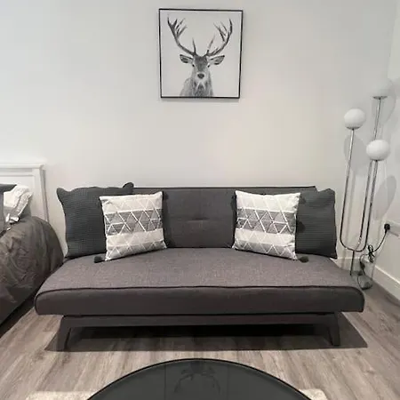 Harrystoke 1 Bedroom Studio, Free Parking & Garden * Bristol