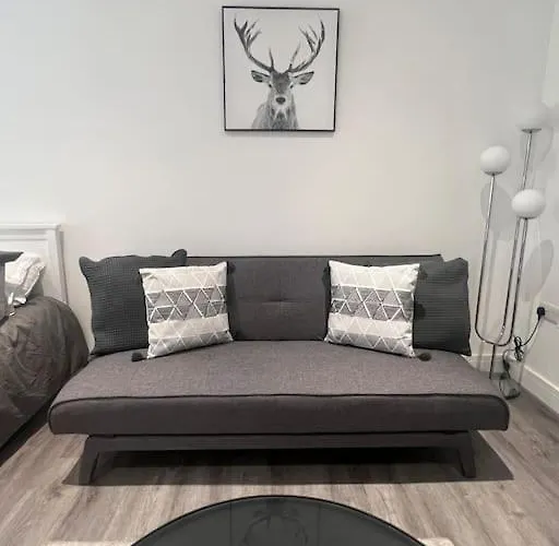 Harrystoke 1 Bedroom Studio, Free Parking & Garden * Bristol