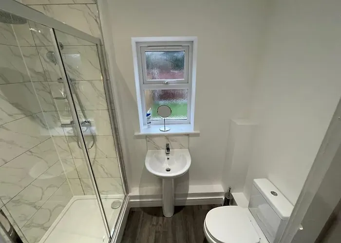 Harrystoke 1 Bedroom Studio, Free Parking & Garden *